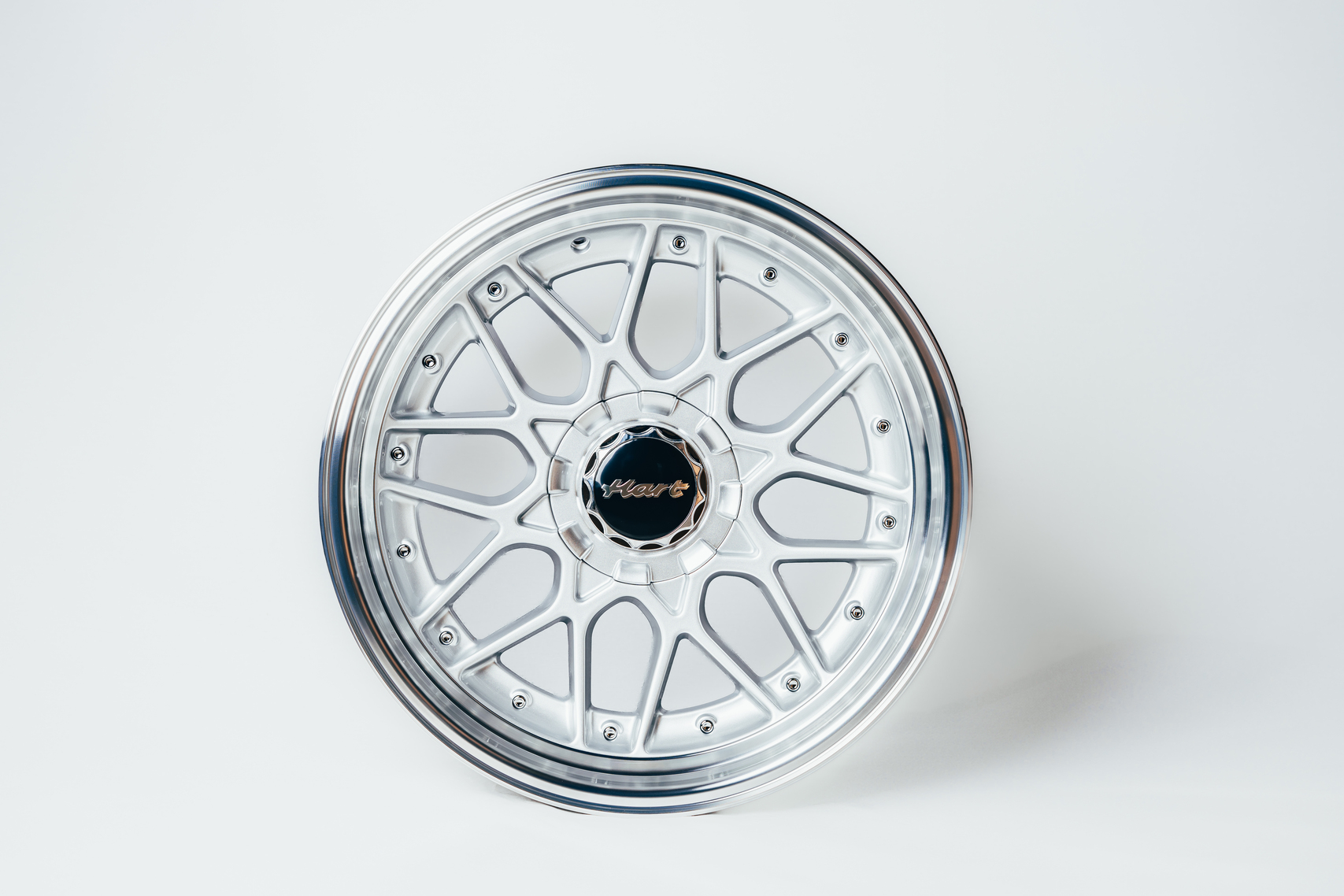 2 HART HR83, R18, 5X114.3/120, 2 Widths, 2 Colors