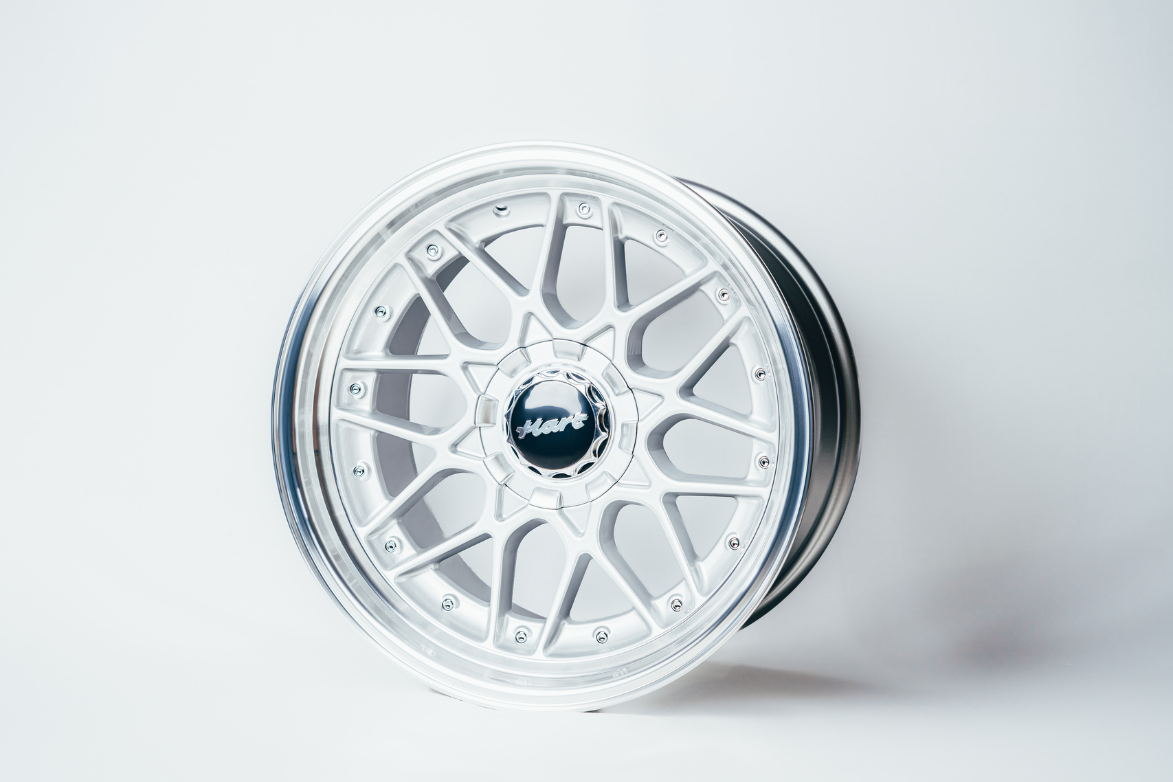 3 HART HR83, R18, 5X114.3/120, 2 Widths, 2 Colors